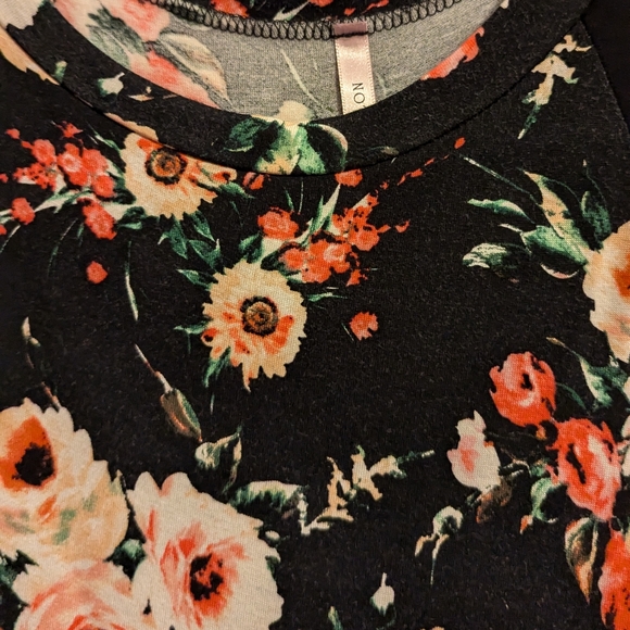 Cool Melon Black Floral Tee size 2x - Picture 5 of 7